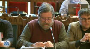 Lisardo Lombardía, presidente de honor de Fundación Belenos, en su intervención en la Junta General del Principado de Asturias.